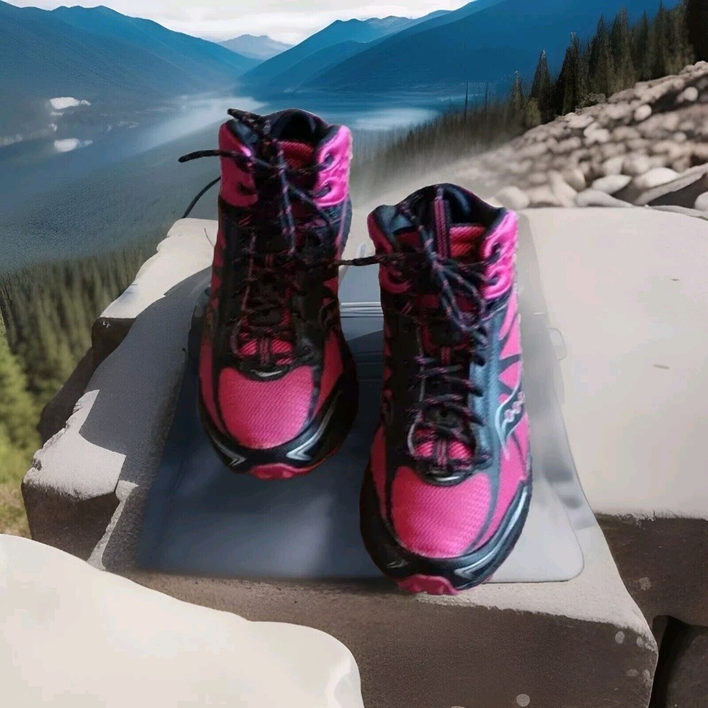 Saucony Progrid Outlaw Size 10 Black/ Pink Sneaker